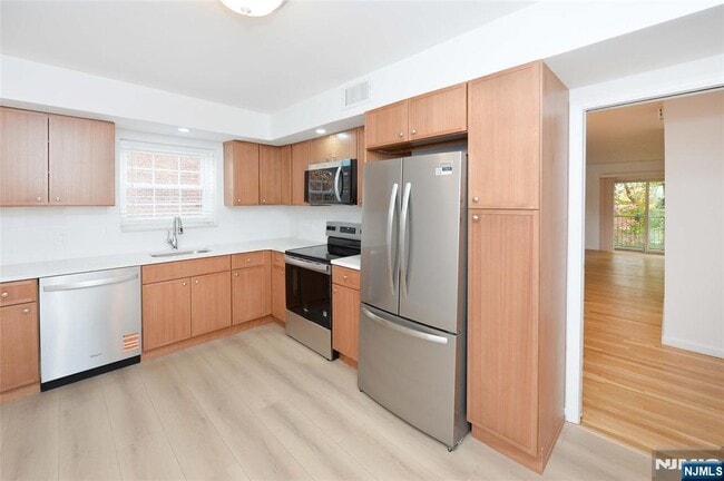 Building Photo - 20-30-30 Ridge Rd