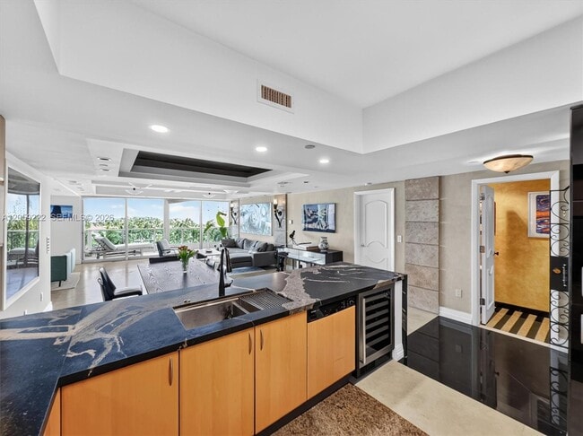 Building Photo - 1455 Ocean Dr