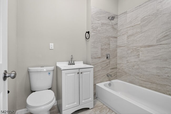 Building Photo - 378 Grand St