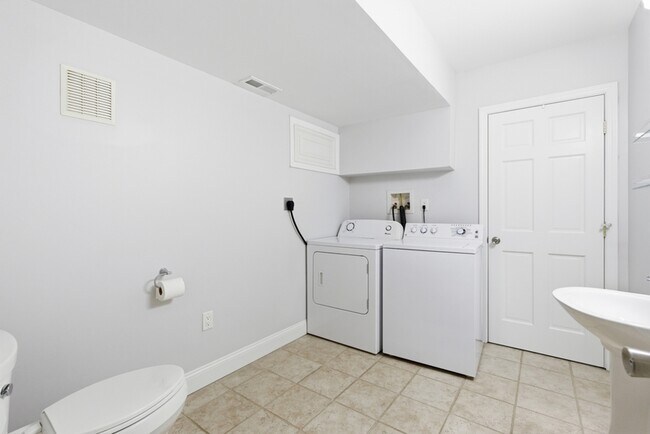 Building Photo - 3021 E Baltimore St