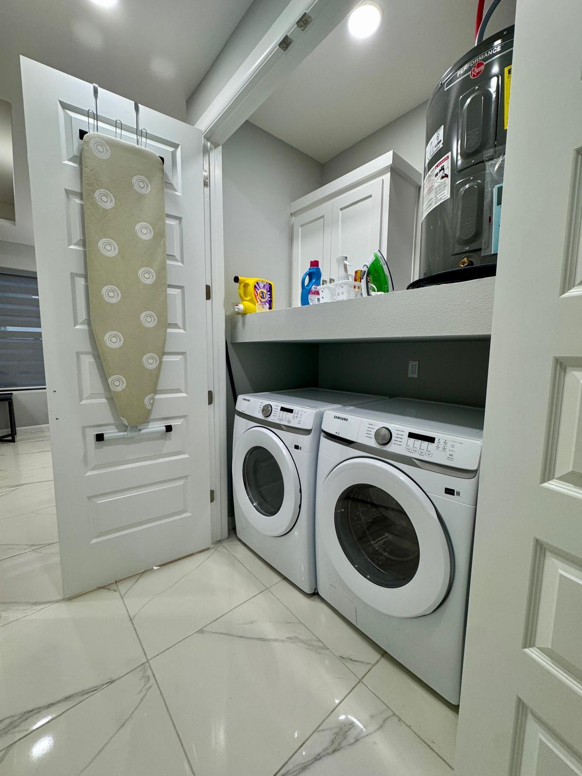 Building Photo - 104 N Dove St