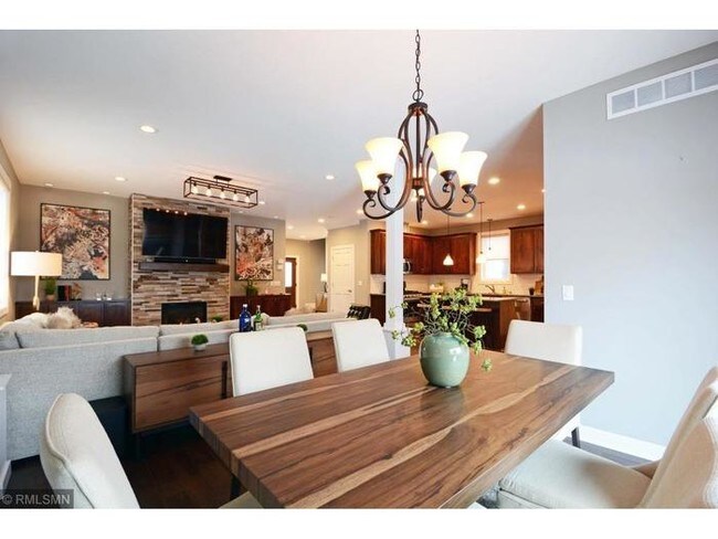 Building Photo - 3221 42nd Ave S