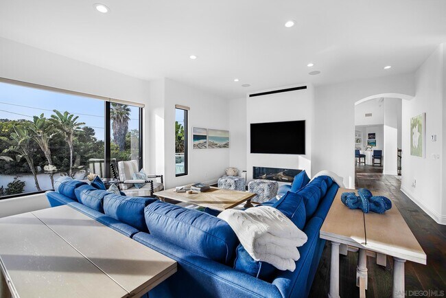 Building Photo - 1070 Coronado Ave