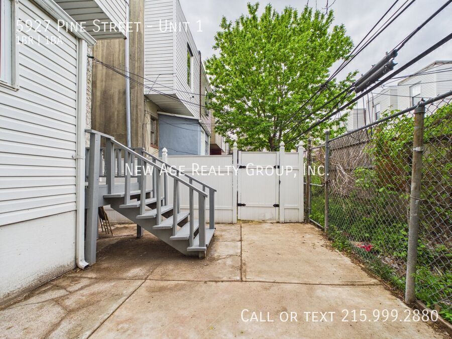 Building Photo - 5927 Pine St