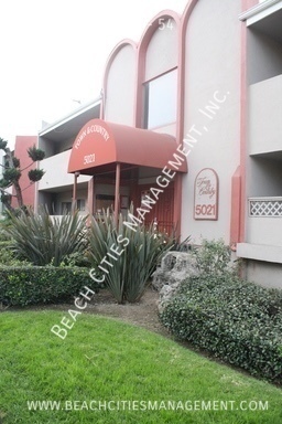 Building Photo - Large 2 Bedroom Condo in Long Beach Coming...