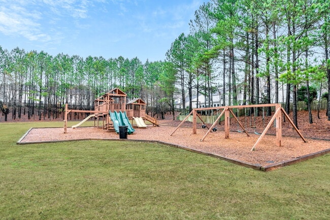 Building Photo - 241 Village Square Dr