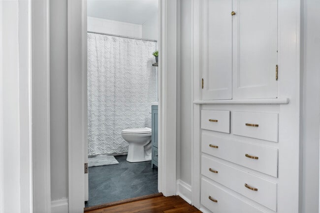 Building Photo - 1223 E Oakland Ave