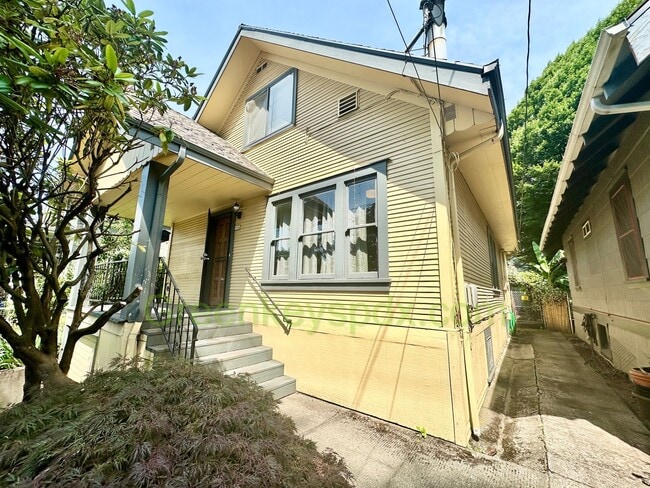 Building Photo - 806 SE 45th Ave