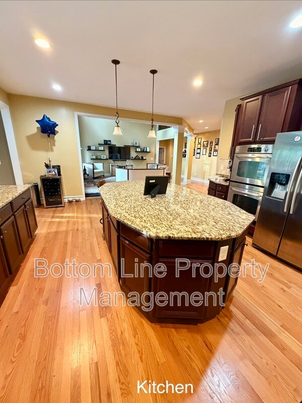 Building Photo - 8045 Talcott Dr