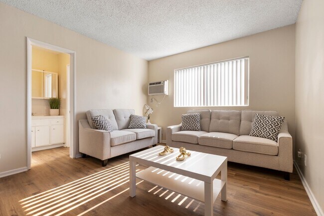Building Photo - Spacious Studio Apartment - Noho Arts District