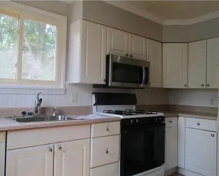 Building Photo - 7737 Clevedon St