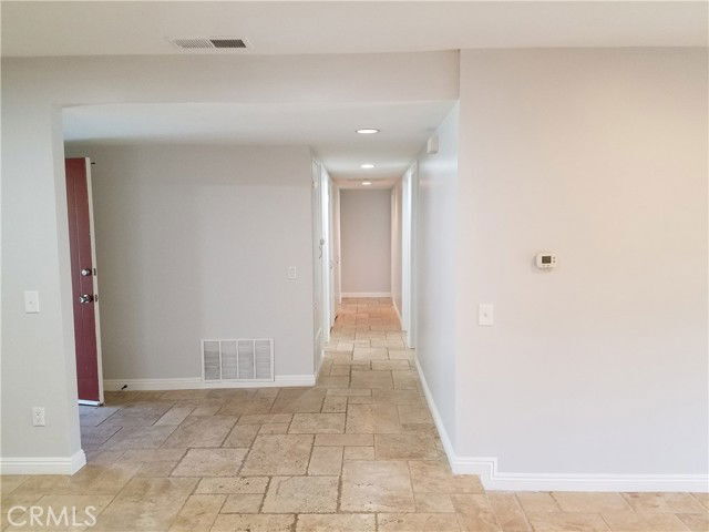 Building Photo - 424 E Riverview Ave