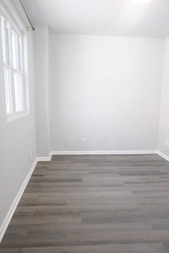 Building Photo - 1249 S Kolin Ave