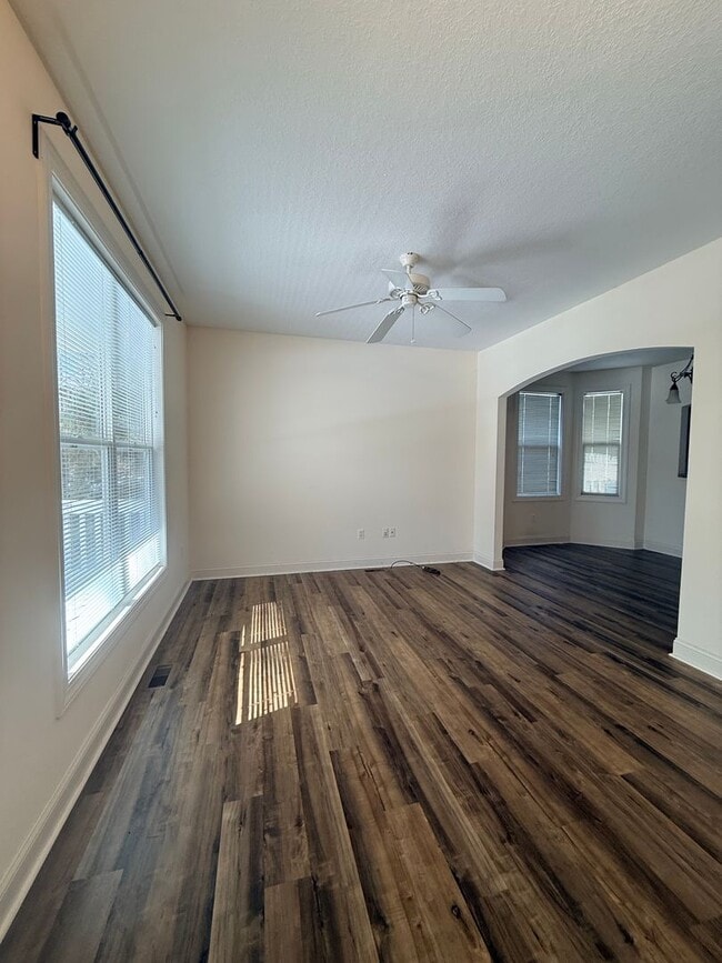 Building Photo - Spacious home in Flat Rock NC