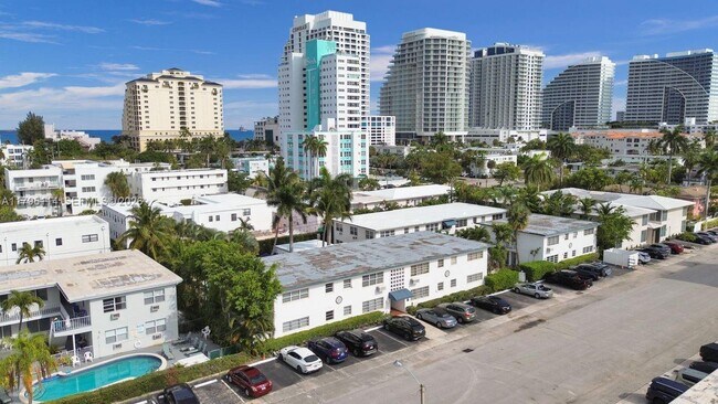 Building Photo - 624 Orton Ave