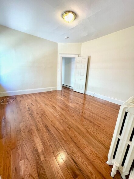 Building Photo - 81 College Ave