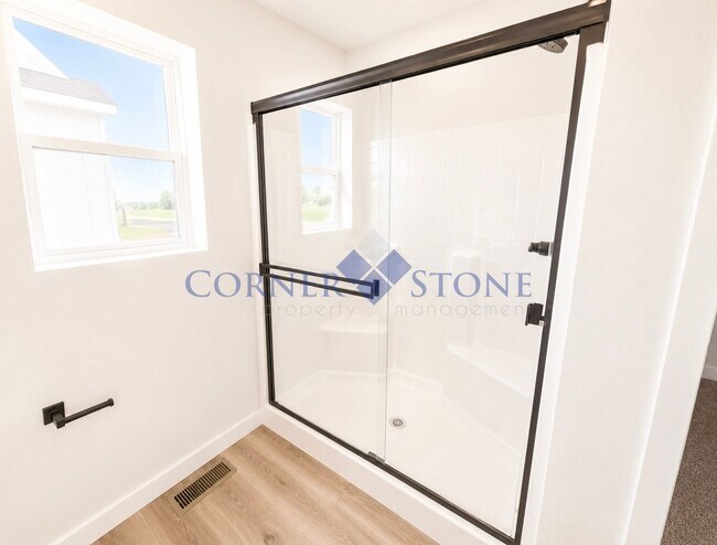 Building Photo - Brand New Home with Stunning Finishes!