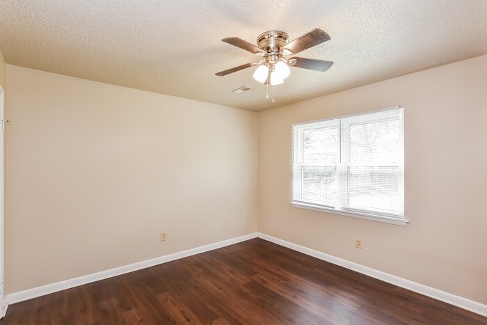 Building Photo - 14008 Armond Dr
