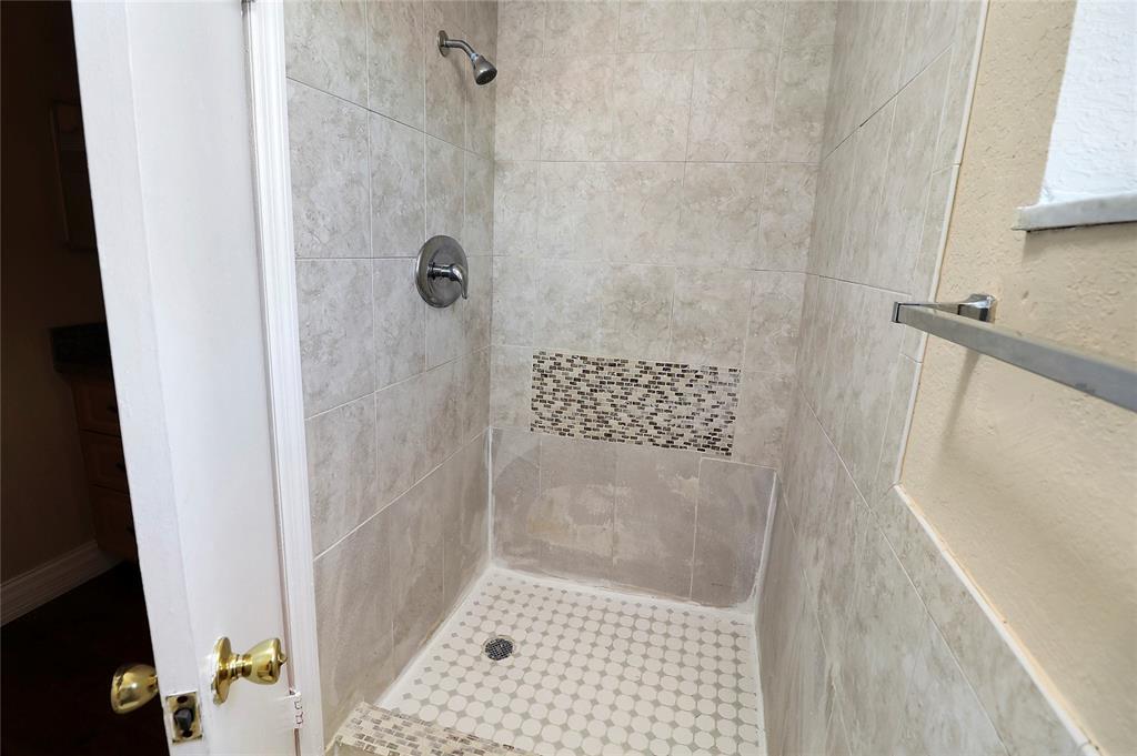 Building Photo - 5975 NW 25th Ct