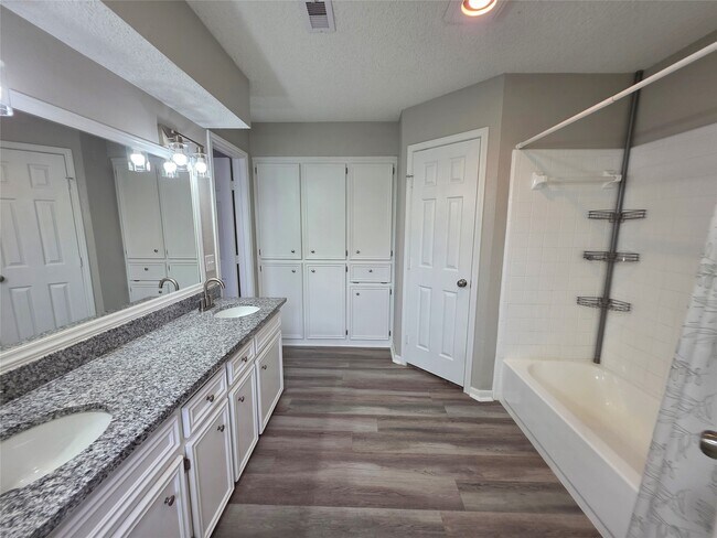 Building Photo - 6607 Rockfield Dr