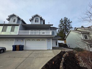 Building Photo - Wonderful Duplex in Eagle Ridge