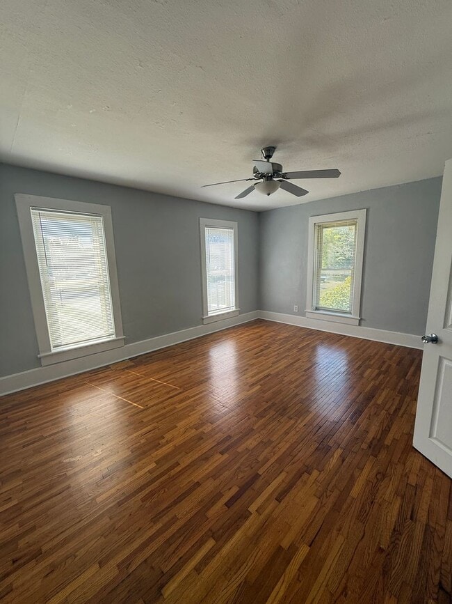 Building Photo - Two bedroom available for a move in right ...