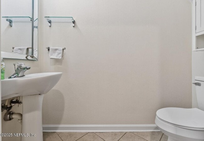 Building Photo - 411 Walnut Dr