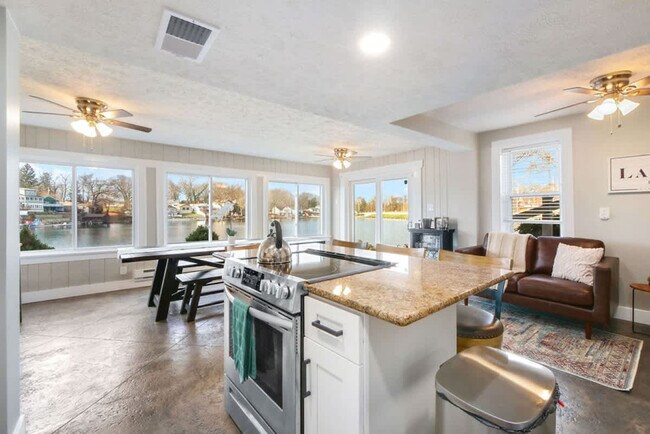 Building Photo - 3576 Portage Point Blvd