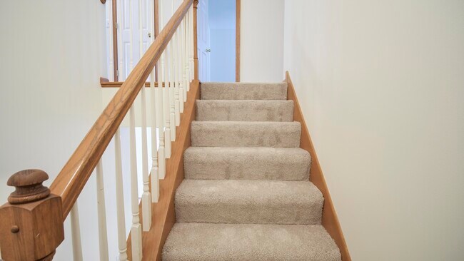 Building Photo - 15250 Florist Cir