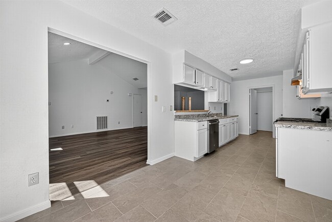 Building Photo - 4422 Wee Lassie Ln