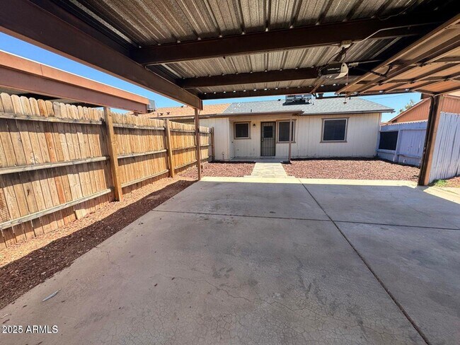 Building Photo - 5120 W Willow Ave