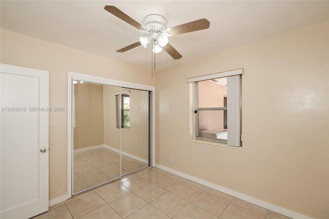 Building Photo - 540 SW 60th Ave