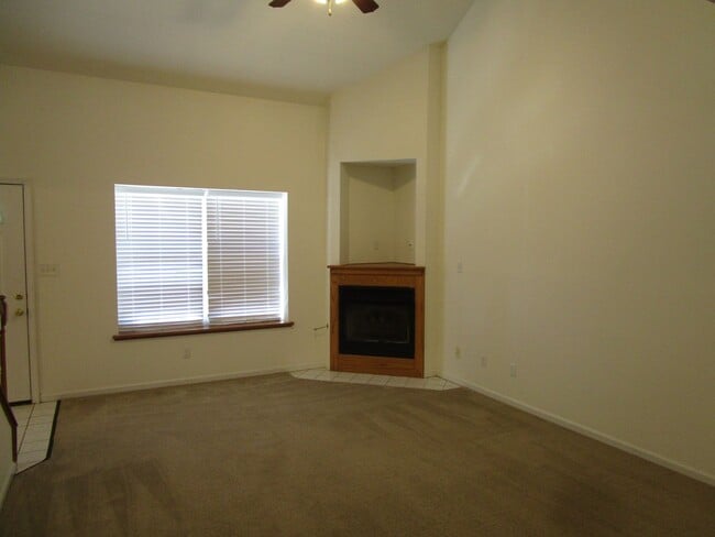 Building Photo - 1725-1727-1727 Louise Cir