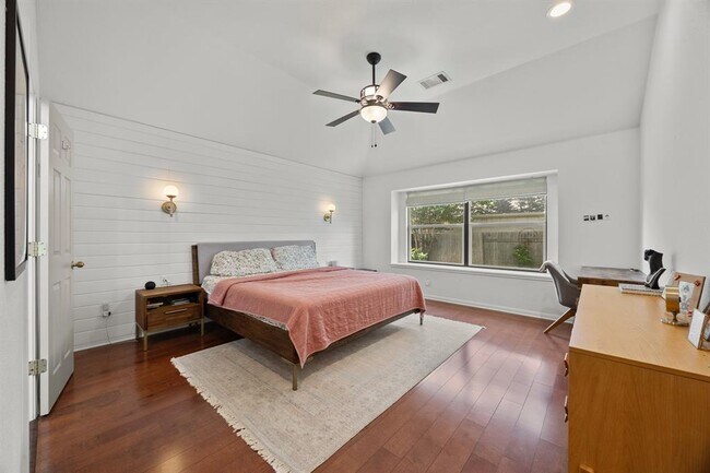 Building Photo - 15609 Royal Dublin Dr