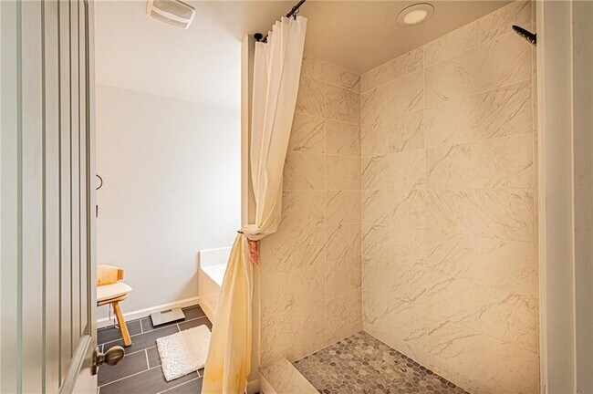 Building Photo - 305 Thimbleberry Dr