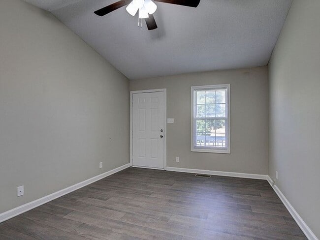 Building Photo - Super cute Ranch Move-In Ready!