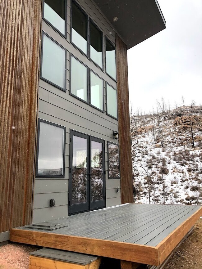 Building Photo - One of a Kind 2 Bed, 2 Bath Home with Gorgeous Mountain Views!