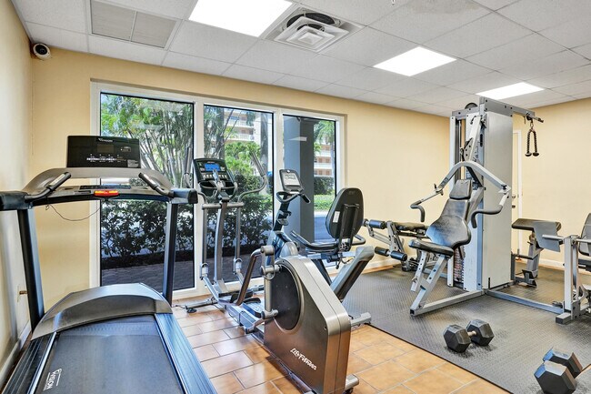 Building Photo - 1600 SE 15th St