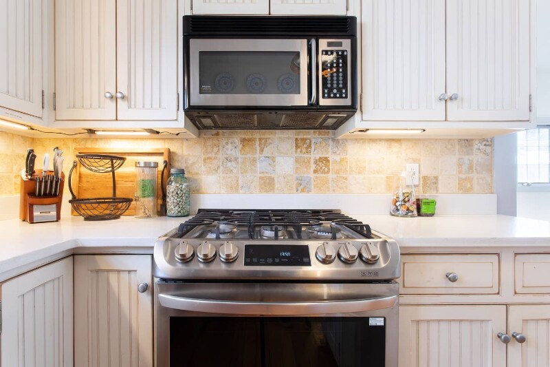 Building Photo - 2542 Pine St