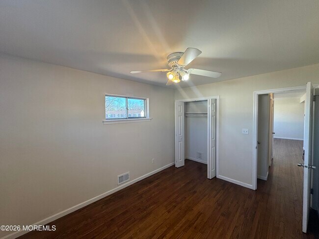 Building Photo - 8 View Dr