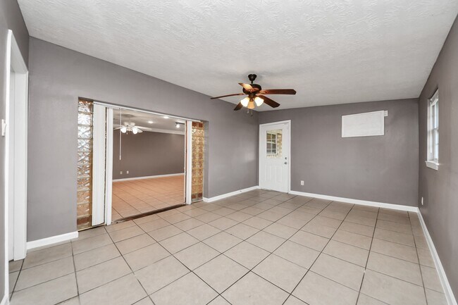 Building Photo - 4402 Ludwig Ln