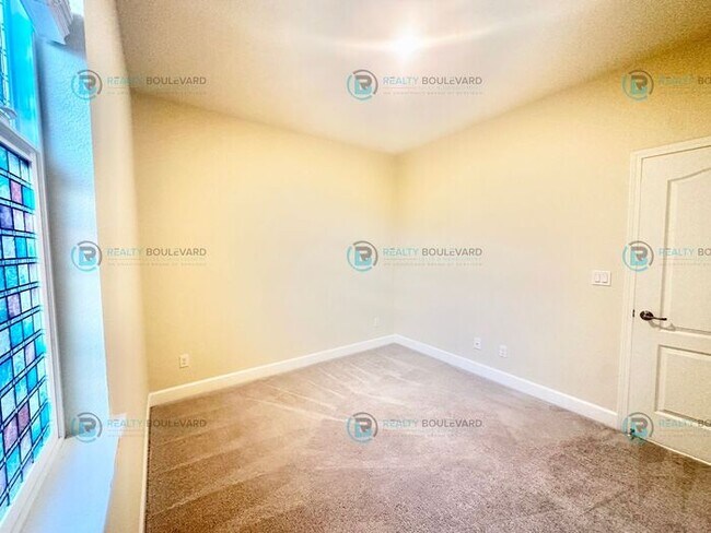 Building Photo - Beautiful 4 Bedroom, 2 Bathroom, 2 car garage, Single Story Home