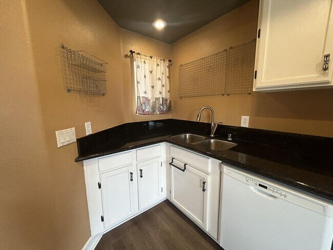 Building Photo - Beautiful 3bed/2bth in San Marcos!