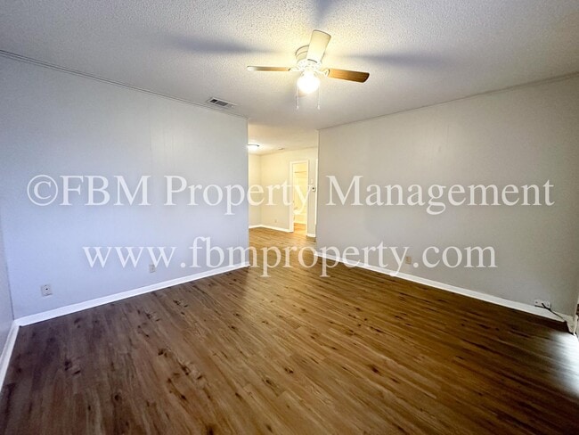 Building Photo - 330 W College St