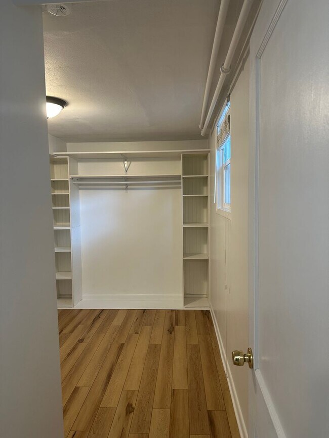 Building Photo - Healy Duplex