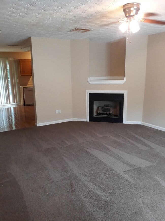 Building Photo - Townhome For Rent! Move In Ready Spacious 2 Bedroom Conveniently Located!!!