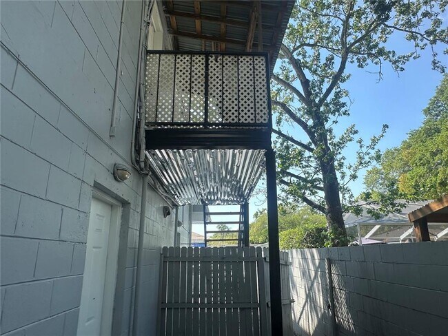 Building Photo - 4325 W Bay to Bay Blvd