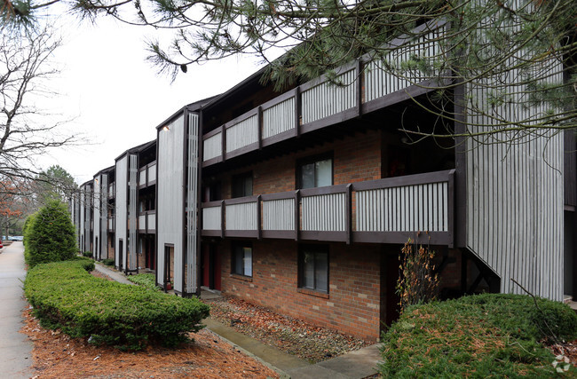 Building Photo - 1300 Bailey Rd