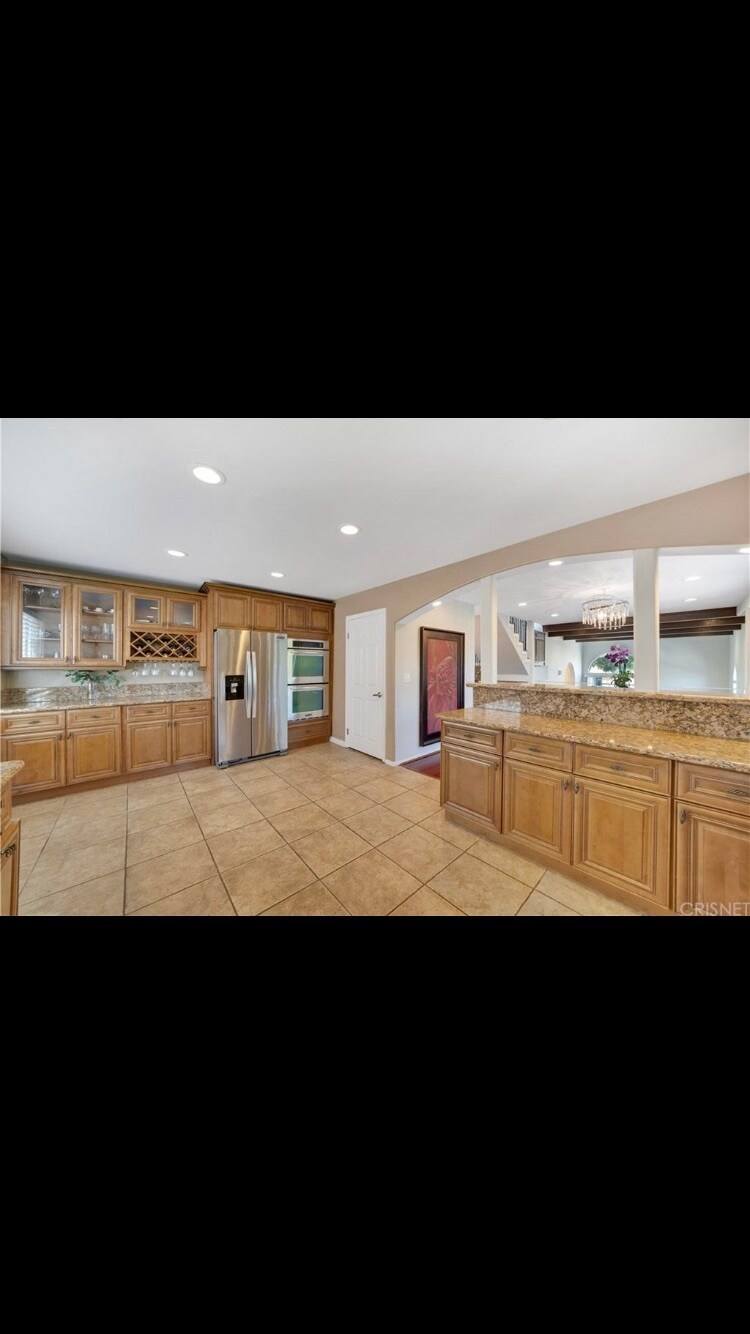 Building Photo - 2950 S Bentley Ave