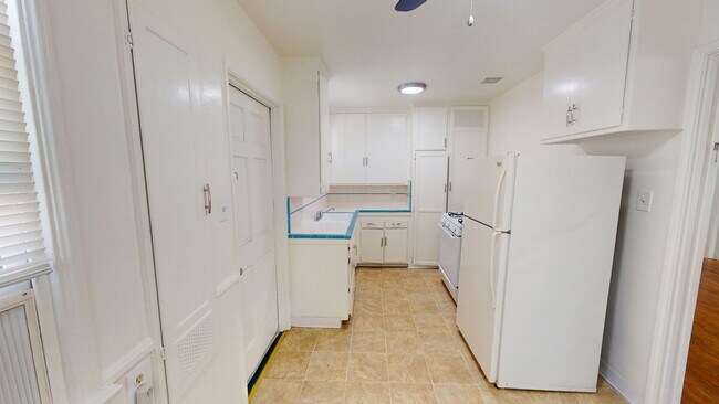 Interior Photo - 630 Brent Ave